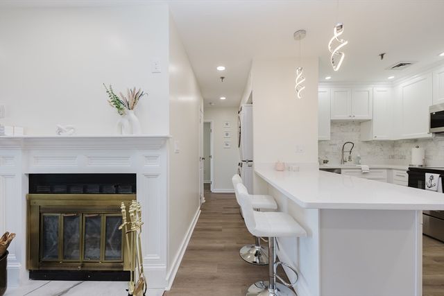 90 Quincy Shore Dr 803, Quincy, MA 02171