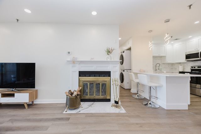 90 Quincy Shore Dr 803, Quincy, MA 02171