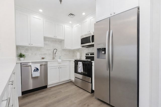 90 Quincy Shore Dr 803, Quincy, MA 02171