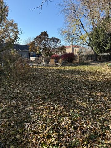 655 W Comstock Avenue, Elmhurst, IL 60126