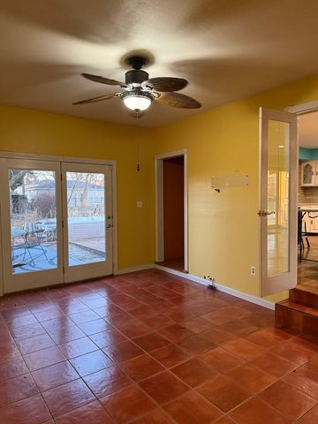 655 W Comstock Avenue, Elmhurst, IL 60126