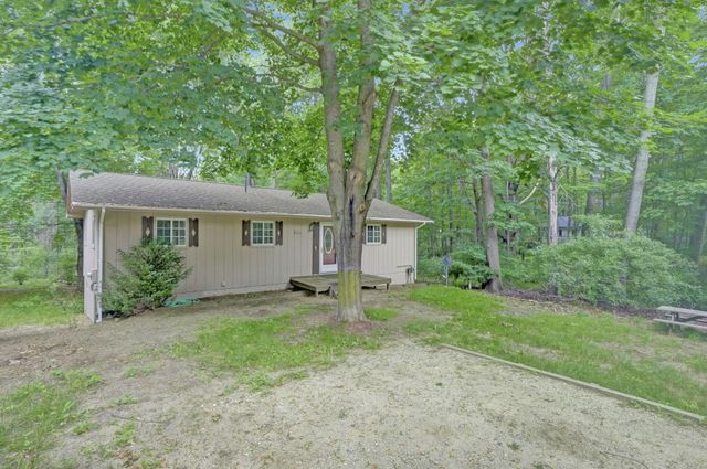 8277 W Ridge Boulevard, Stanwood, MI 49346
