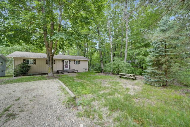 8277 W Ridge Boulevard, Stanwood, MI 49346