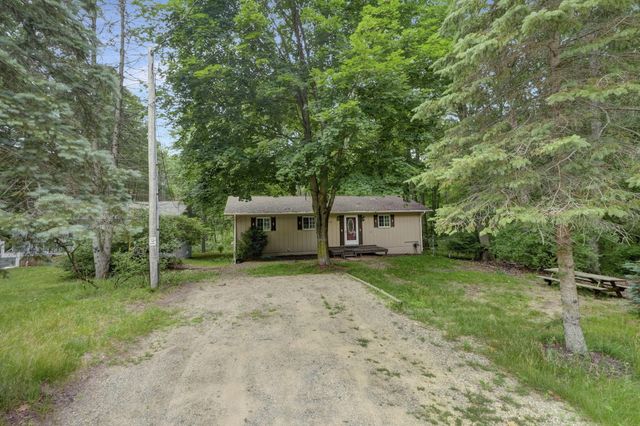 8277 W Ridge Boulevard, Stanwood, MI 49346
