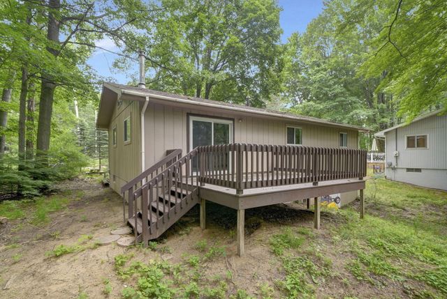 8277 W Ridge Boulevard, Stanwood, MI 49346