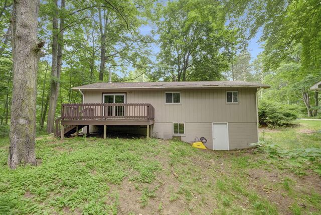 8277 W Ridge Boulevard, Stanwood, MI 49346