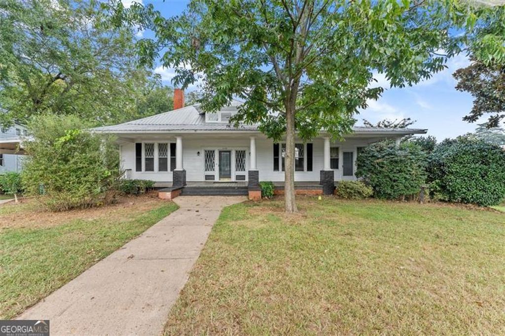 2140 N BROAD Street, Commerce, GA 30529