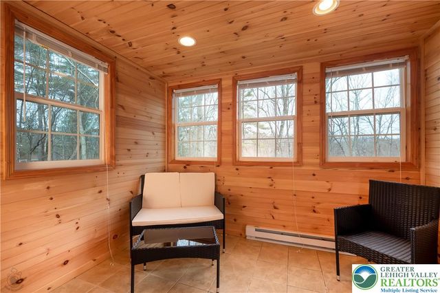 557 Lakeside Drive, Stroud Twp, PA 18301