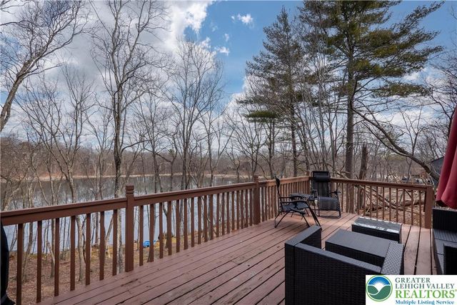 557 Lakeside Drive, Stroud Twp, PA 18301