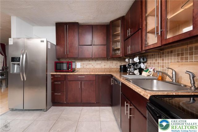 557 Lakeside Drive, Stroud Twp, PA 18301