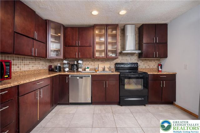 557 Lakeside Drive, Stroud Twp, PA 18301