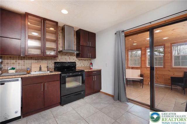 557 Lakeside Drive, Stroud Twp, PA 18301