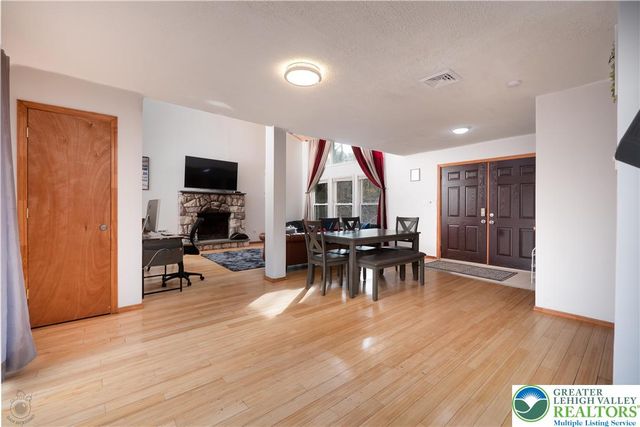 557 Lakeside Drive, Stroud Twp, PA 18301