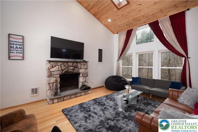 557 Lakeside Drive, Stroud Twp, PA 18301