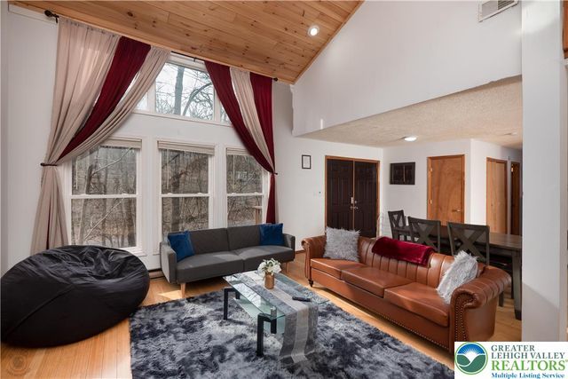 557 Lakeside Drive, Stroud Twp, PA 18301