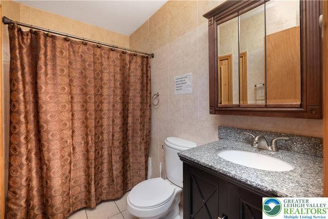 557 Lakeside Drive, Stroud Twp, PA 18301