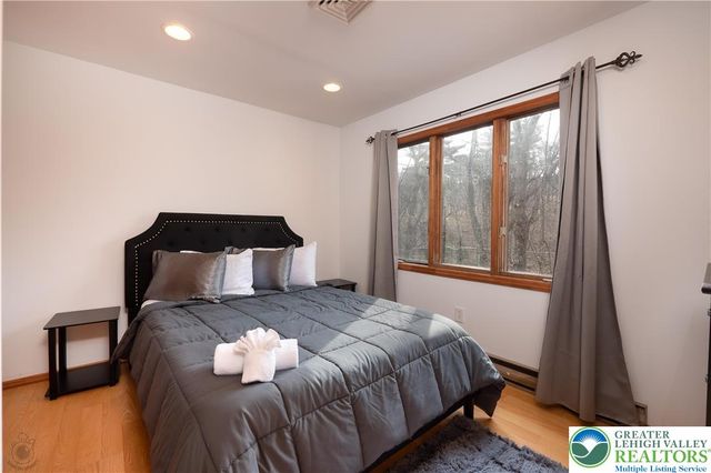 557 Lakeside Drive, Stroud Twp, PA 18301