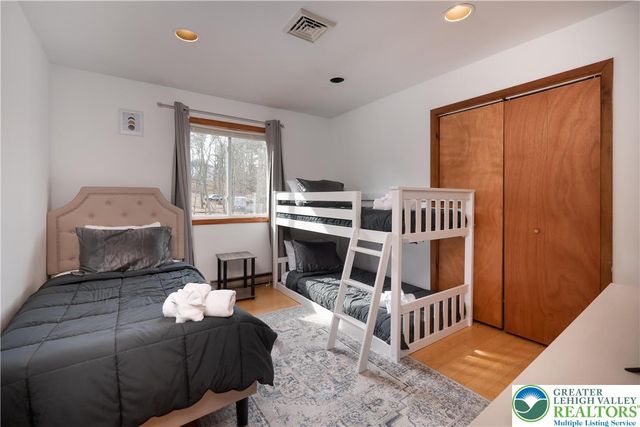 557 Lakeside Drive, Stroud Twp, PA 18301