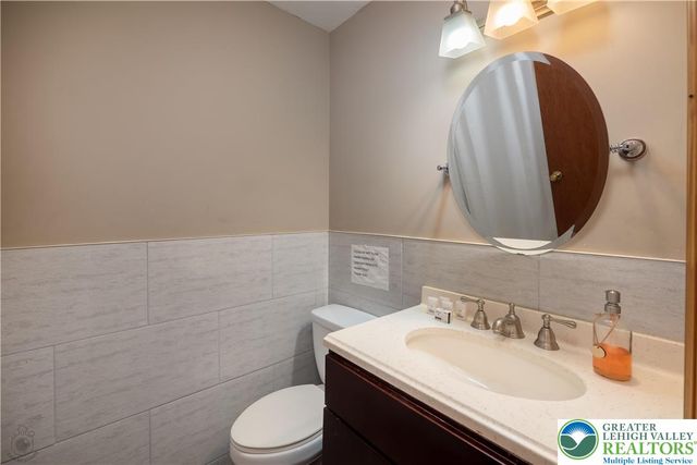 557 Lakeside Drive, Stroud Twp, PA 18301