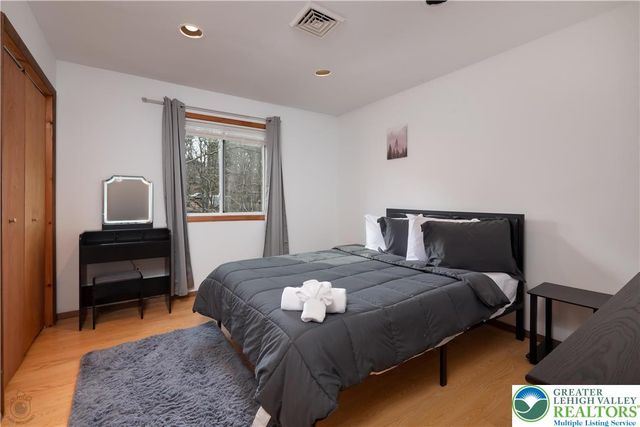 557 Lakeside Drive, Stroud Twp, PA 18301