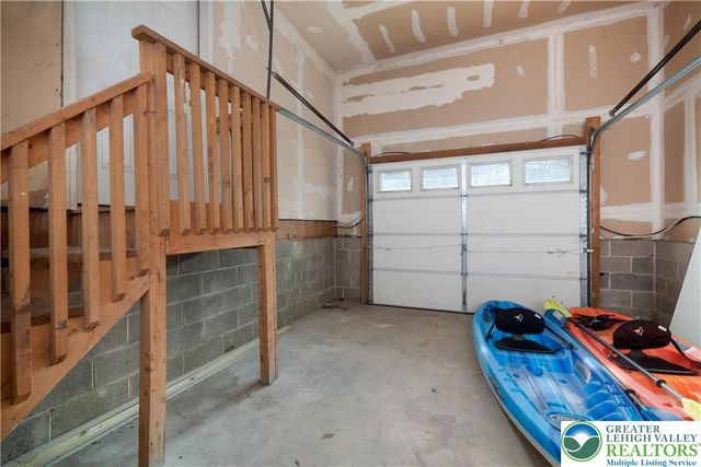 557 Lakeside Drive, Stroud Twp, PA 18301