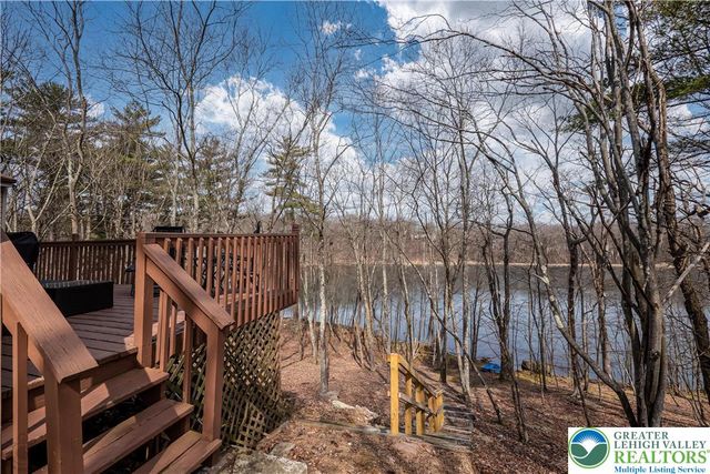 557 Lakeside Drive, Stroud Twp, PA 18301