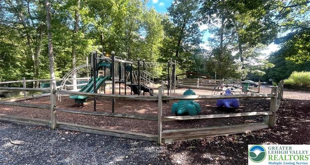 557 Lakeside Drive, Stroud Twp, PA 18301