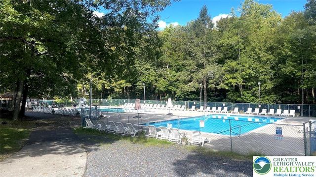 557 Lakeside Drive, Stroud Twp, PA 18301