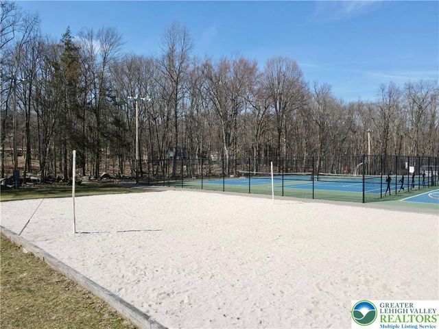 557 Lakeside Drive, Stroud Twp, PA 18301