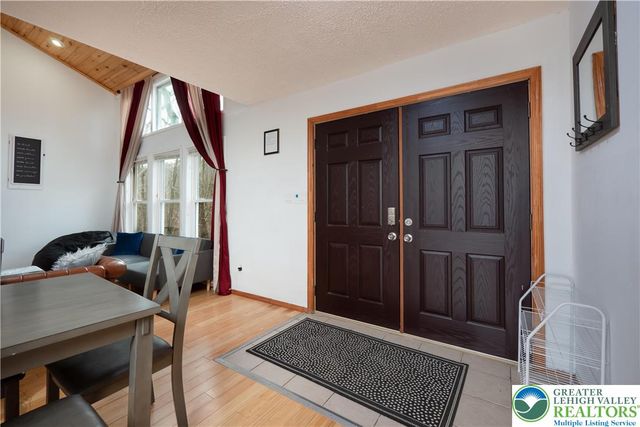 557 Lakeside Drive, Stroud Twp, PA 18301