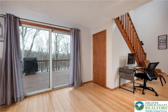 557 Lakeside Drive, Stroud Twp, PA 18301