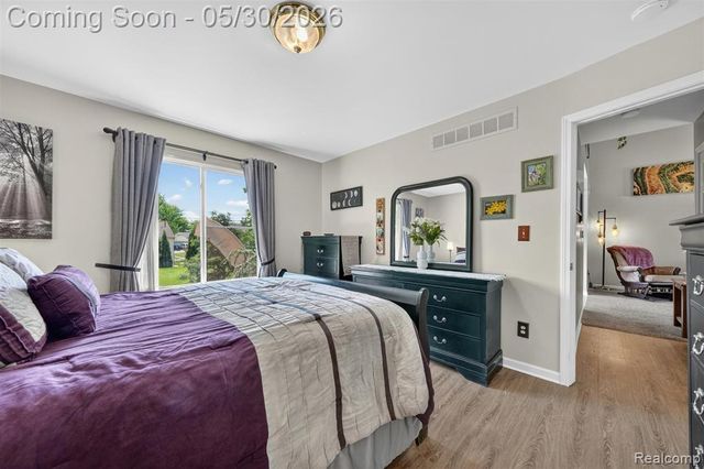 18364 Beechwood Street, Roseville, MI 48066