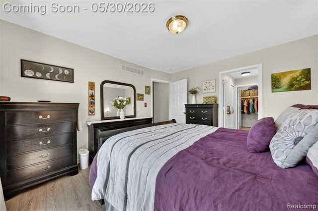 18364 Beechwood Street, Roseville, MI 48066