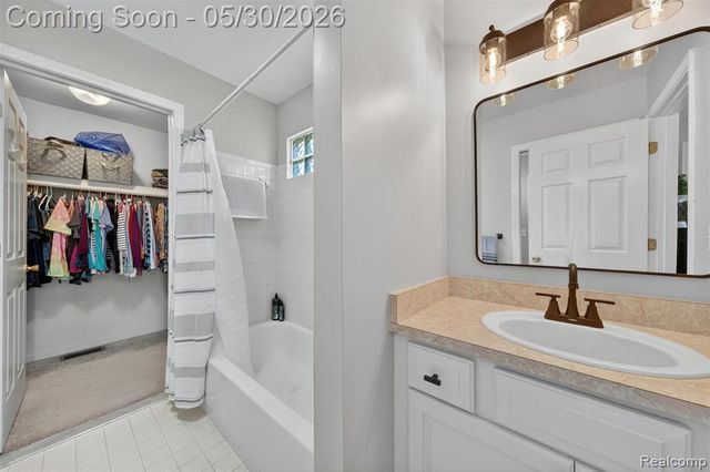 18364 Beechwood Street, Roseville, MI 48066