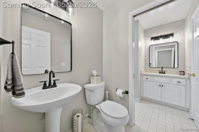 18364 Beechwood Street, Roseville, MI 48066