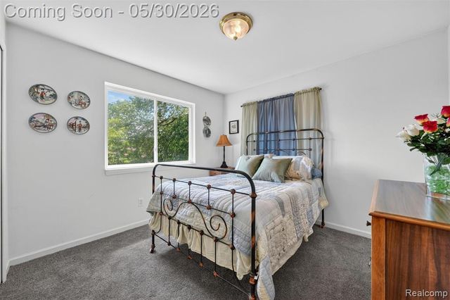 18364 Beechwood Street, Roseville, MI 48066