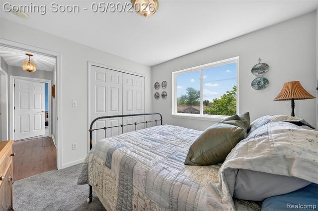 18364 Beechwood Street, Roseville, MI 48066