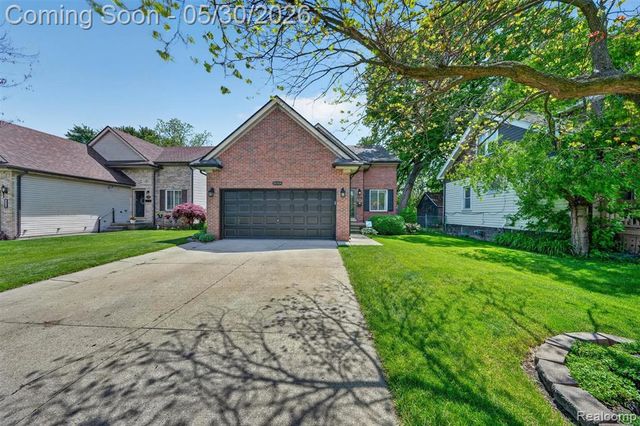 18364 Beechwood Street, Roseville, MI 48066