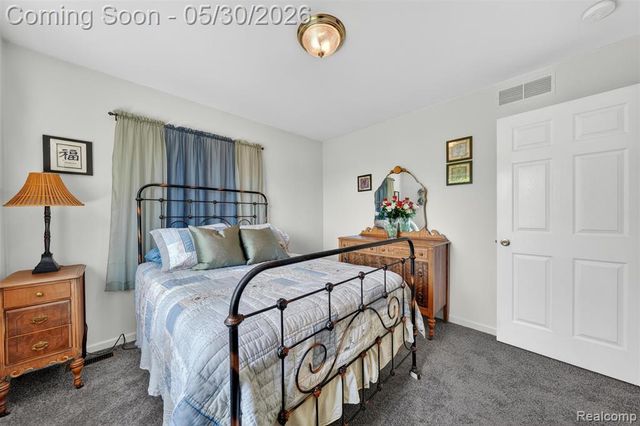 18364 Beechwood Street, Roseville, MI 48066