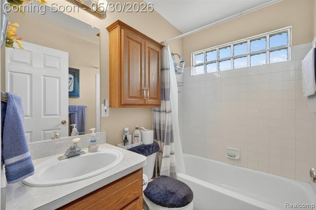 18364 Beechwood Street, Roseville, MI 48066