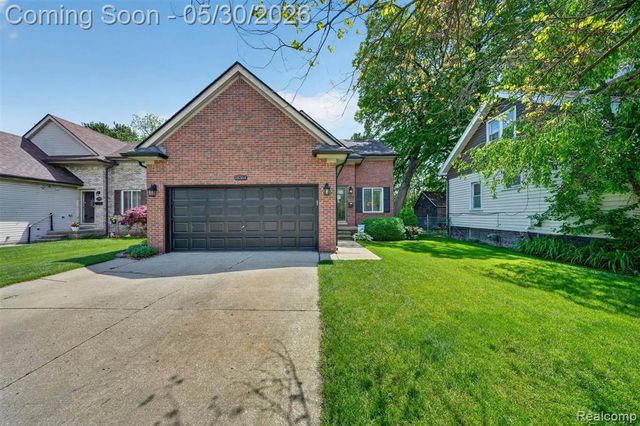 18364 Beechwood Street, Roseville, MI 48066