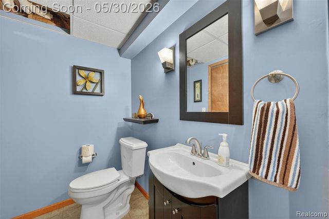 18364 Beechwood Street, Roseville, MI 48066