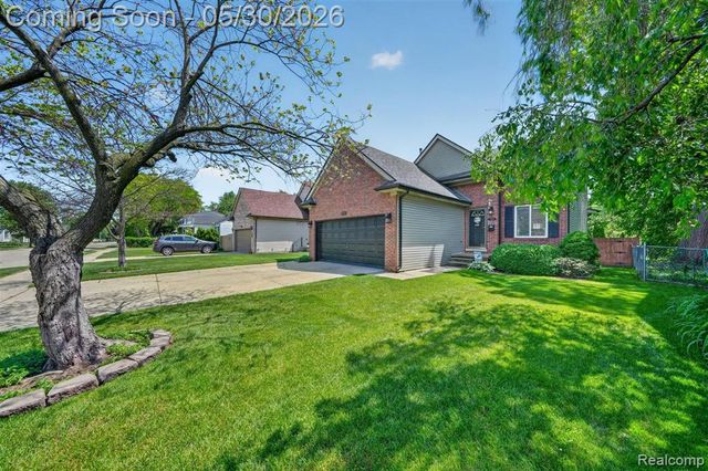 18364 Beechwood Street, Roseville, MI 48066