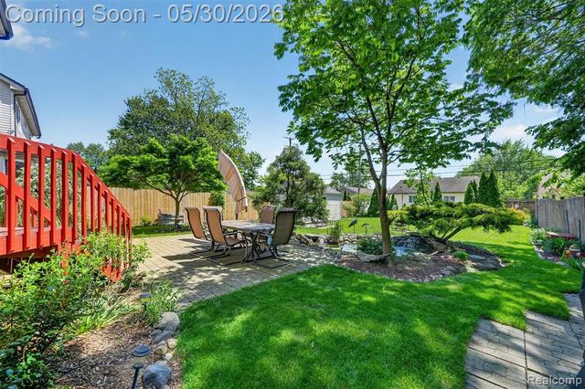 18364 Beechwood Street, Roseville, MI 48066