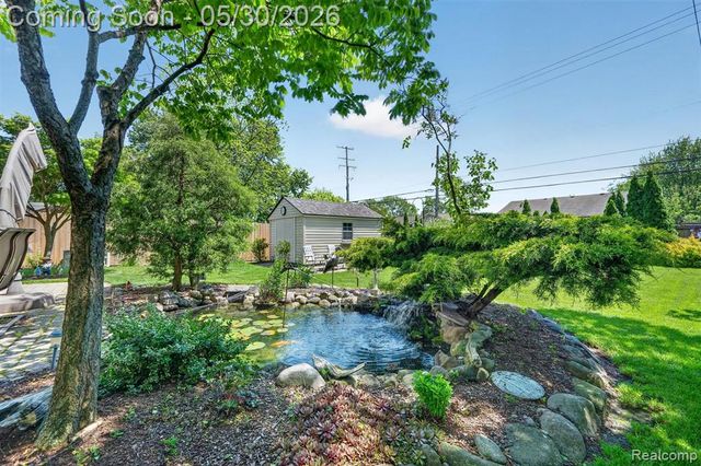 18364 Beechwood Street, Roseville, MI 48066