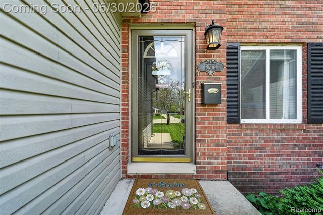 18364 Beechwood Street, Roseville, MI 48066