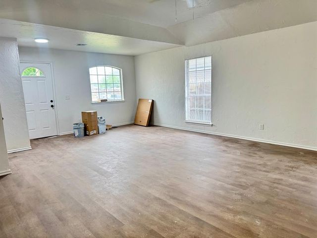 223 W 6th Street, Edmond, OK 73003