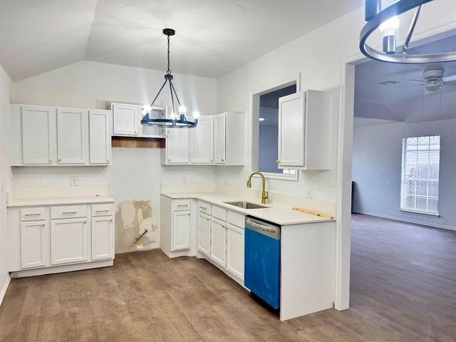 223 W 6th Street, Edmond, OK 73003
