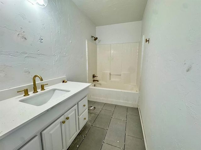 223 W 6th Street, Edmond, OK 73003