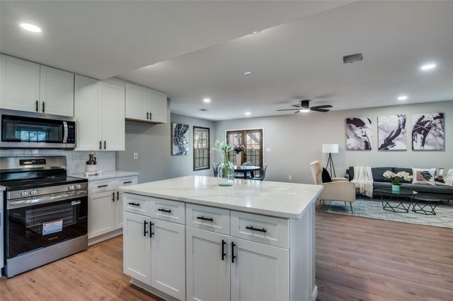 109 S Central Avenue, Waxahachie, TX 75165